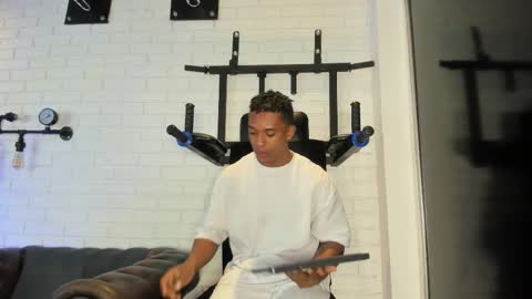 Italo Moore online show from October 2025 11:29:02 AM