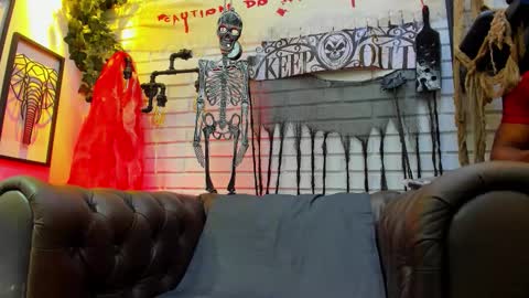 Italo Moore online show from November 2025 11:12:01 AM