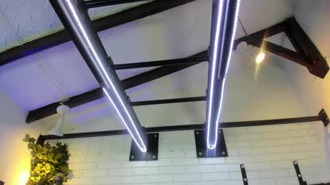 Italo Moore online show from November 2025 11:11:01 AM