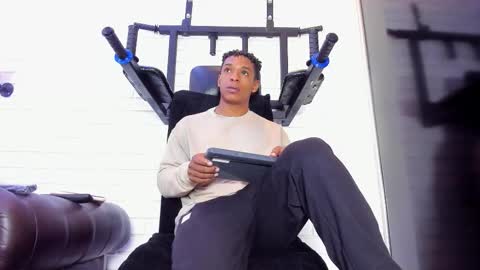 Italo Moore online show from November 2025 11:53:02 AM