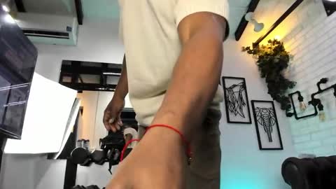 Italo Moore online show from December 2025 11:28:02 AM