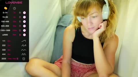 Lily online show from October 2025 10:20:02 PM