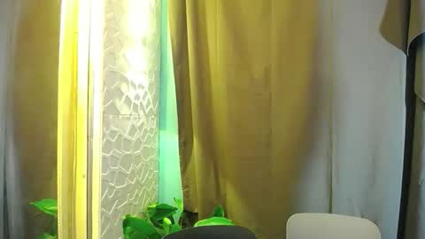 Snapshot of itsfrancine_xoxo chatting on April 2026 06:11:01 AM Francine online show from April 2026 06:11:01 AM