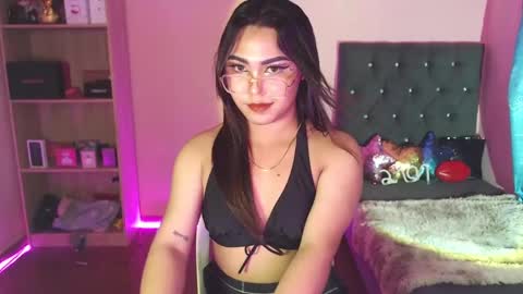 Siana online show from February 2025 05:52:02 PM