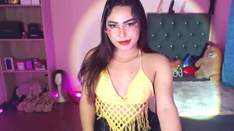 Siana online show from February 2025 12:27:01 PM