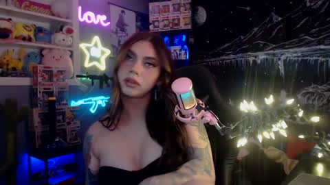 Snapshot of itsnickibabyy chatting on January 2025 11:08:01 PM Nicki Foxx online show from January 2025 11:08:01 PM