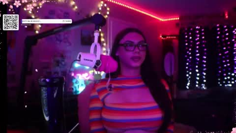 Snapshot of itsnickibabyy chatting on October 2025 03:54:02 AM Nicki Foxx online show from October 2025 03:54:02 AM