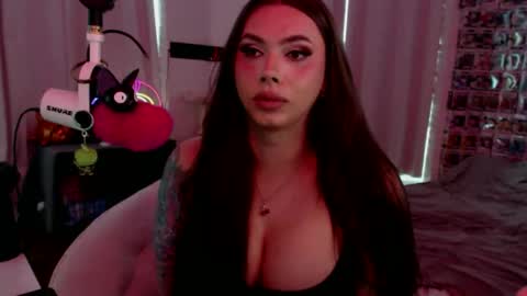 Snapshot of itsnickibabyy chatting on May 2026 09:43:01 PM Nicki Foxx online show from May 2026 09:43:01 PM