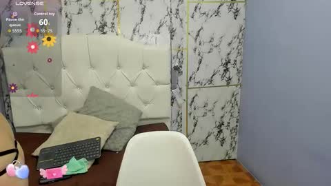 Itsuki N online show from September 2025 12:05:02 PM