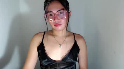 itsurgil_kloeh online show from November 2025 03:56:02 PM