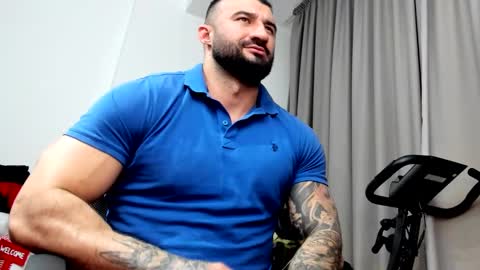 iustinmucle95 online show from January 2025 01:00:02 AM