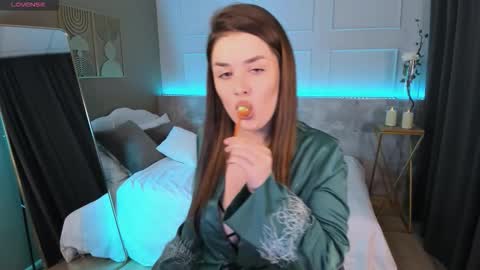 Iva online show from November 2025 09:14:01 PM