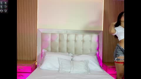 Snapshot of ivanna_yelena chatting on February 2026 01:24:01 AM Ivanna online show from February 2026 01:24:01 AM