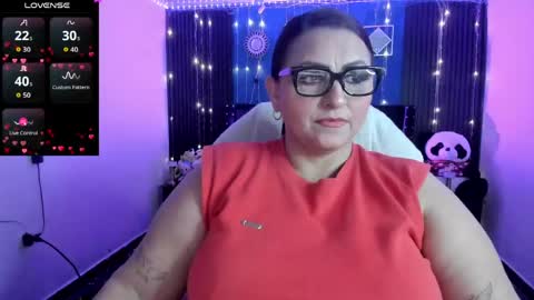 Snapshot of ivonnee17_ chatting on May 2026 03:33:01 AM Ivonne online show from May 2026 03:33:01 AM