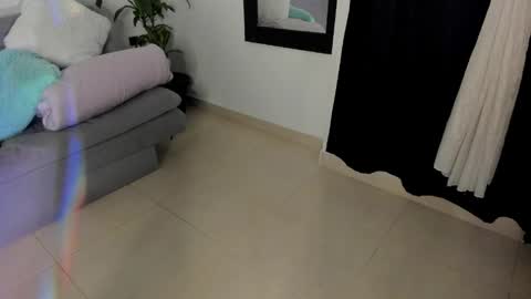 I V Y online show from April 2026 01:38:02 AM