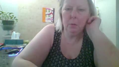 ivyjane3522 online show from April 2026 01:41:02 PM