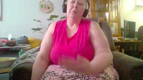 ivyjane3522 online show from April 2026 05:17:01 PM
