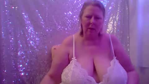 ivyjane3522 online show from May 2026 02:27:02 AM