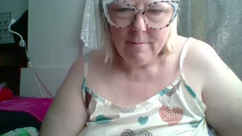ivyjane3522 online show from May 2026 02:46:02 PM