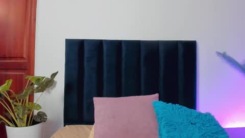 IvyJhonss online show from October 2025 11:44:01 AM