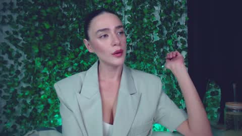 Snapshot of ivyjonson chatting on December 2024 05:19:02 PM Miss Ivy online show from December 2024 05:19:02 PM