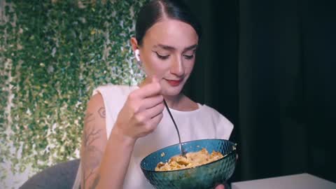 Snapshot of ivyjonson chatting on January 2025 08:14:01 PM Miss Ivy online show from January 2025 08:14:01 PM