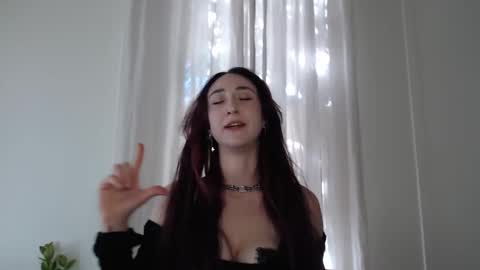 Ivy Rosie online show from November 2025 04:07:01 PM