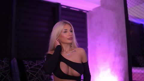 IvyRowa online show from September 2025 05:38:01 PM