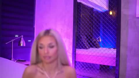 IvyRowa online show from October 2025 05:22:02 PM