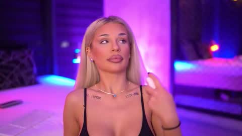 IvyRowa online show from October 2025 06:16:01 PM