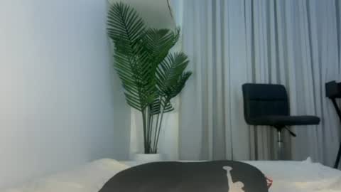 Snapshot of ivysnows chatting on July 2026 04:20:01 AM ivysnows online show from July 2026 04:20:01 AM