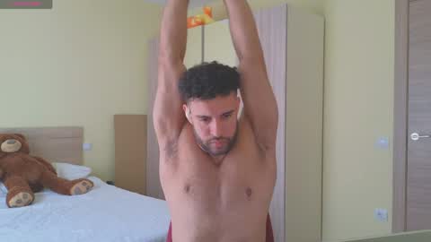 Izaak online show from April 2026 05:54:01 PM