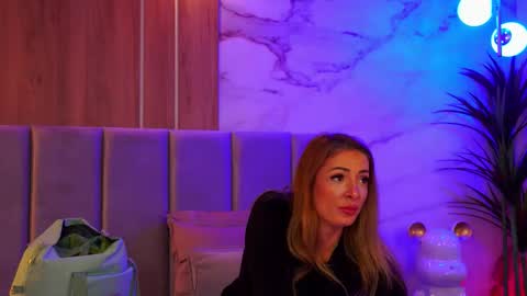 izabelle_02 online show from January 2026 05:27:02 PM