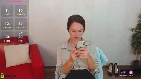 Queen of nylon  Victoria online show from September 2025 05:18:01 AM