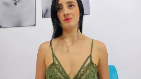 Izzy online show from February 2025 01:20:01 PM