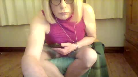 izzy_mchoney online show from May 2026 12:40:02 AM