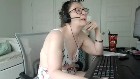 Snapshot of izzynoela chatting on September 2025 04:42:01 PM izzynoela online show from September 2025 04:42:01 PM