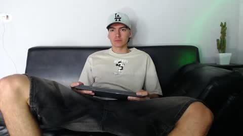 INDEPENDENT MODEL online show from December 2024 05:01:01 PM