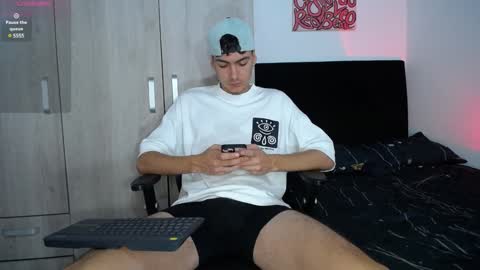 INDEPENDENT MODEL online show from February 2025 11:12:02 AM