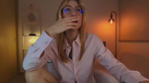 Linda Sofia help me get to 100 thumbs up online show from October 2025 05:19:02 AM