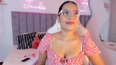 Snapshot of jacobss_gh chatting on September 2025 08:42:01 PM JACOBSS online show from September 2025 08:42:01 PM