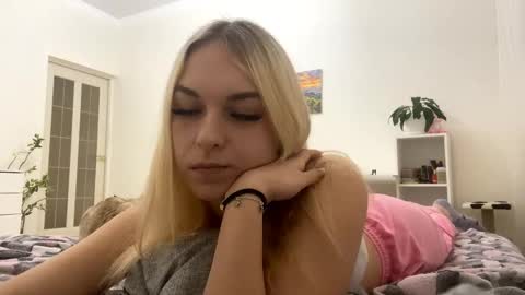 Emma online show from November 2025 03:22:01 PM