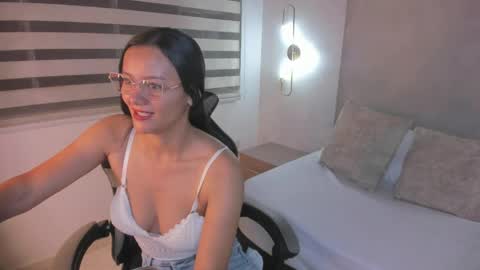 Snapshot of jade_callen chatting on May 2026 11:40:01 AM J A D E online show from May 2026 11:40:01 AM