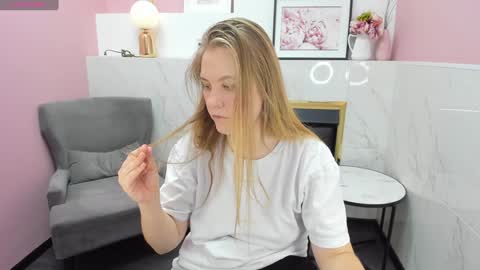 Snapshot of jade_soft chatting on December 2024 09:25:02 PM Jade online show from December 2024 09:25:02 PM