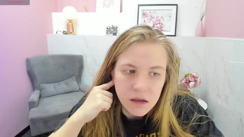 Snapshot of jade_soft chatting on January 2025 09:35:02 PM Jade online show from January 2025 09:35:02 PM