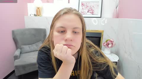 Snapshot of jade_soft chatting on January 2025 12:37:01 AM Jade online show from January 2025 12:37:01 AM