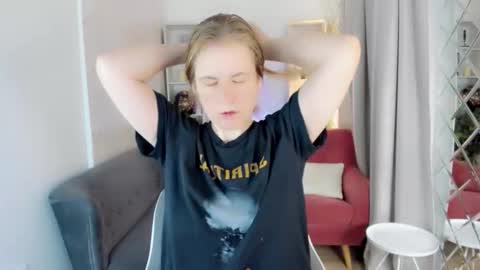 Snapshot of jade_soft chatting on November 2025 01:35:02 PM Jade online show from November 2025 01:35:02 PM