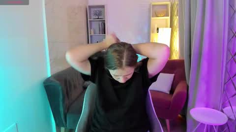 Snapshot of jade_soft chatting on November 2025 08:49:01 PM Jade online show from November 2025 08:49:01 PM