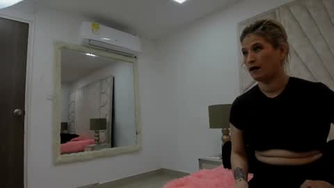 Jade  online show from September 2025 11:44:01 AM