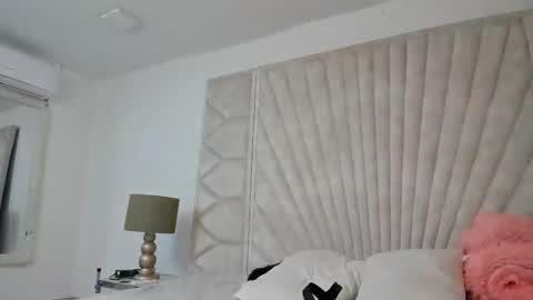 Jade  online show from September 2025 11:15:02 AM